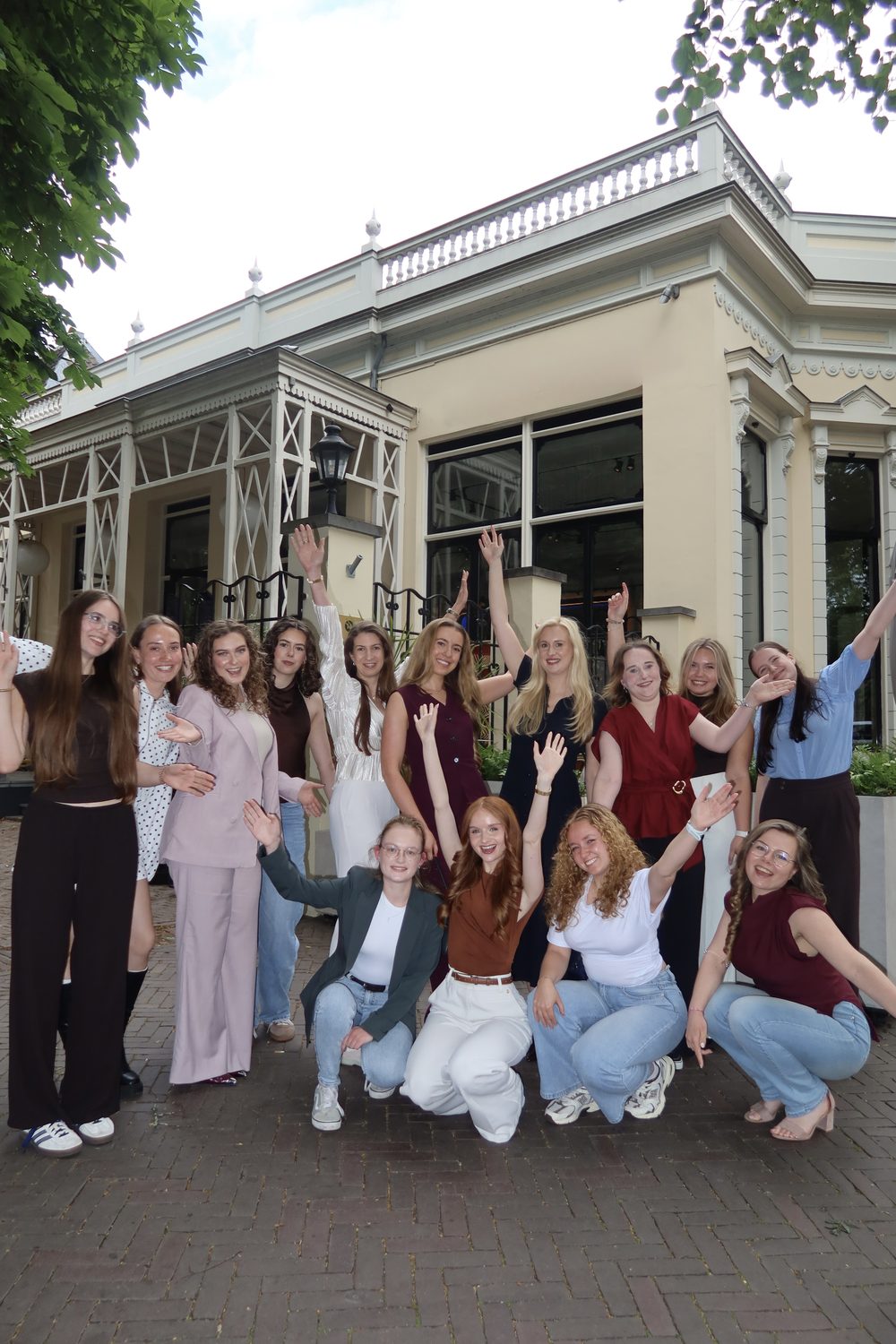LikeMinded leden samen voor het pand